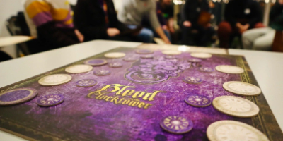 Ontmasker de demon in Ravenswood Bluff, of verberg dat jij het zelf bent...